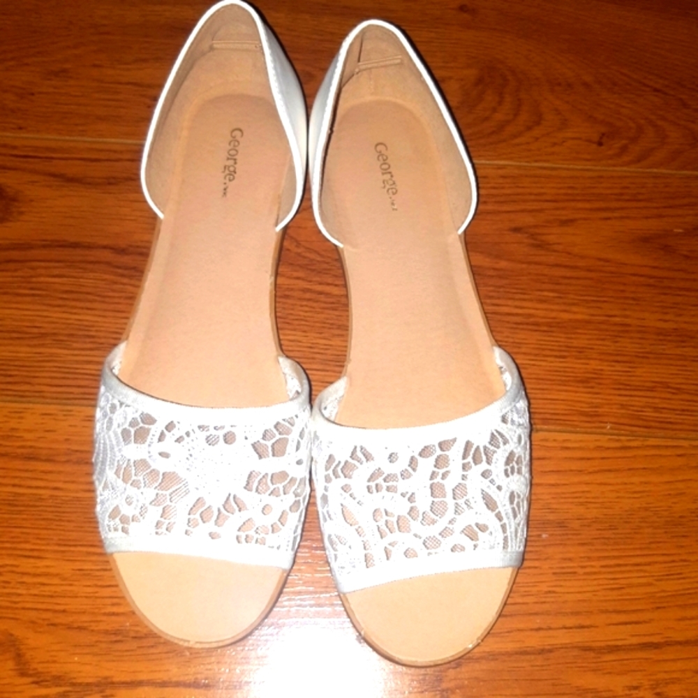 (7)🌷George🌷Lacey Crotchet White Slide On Sandals